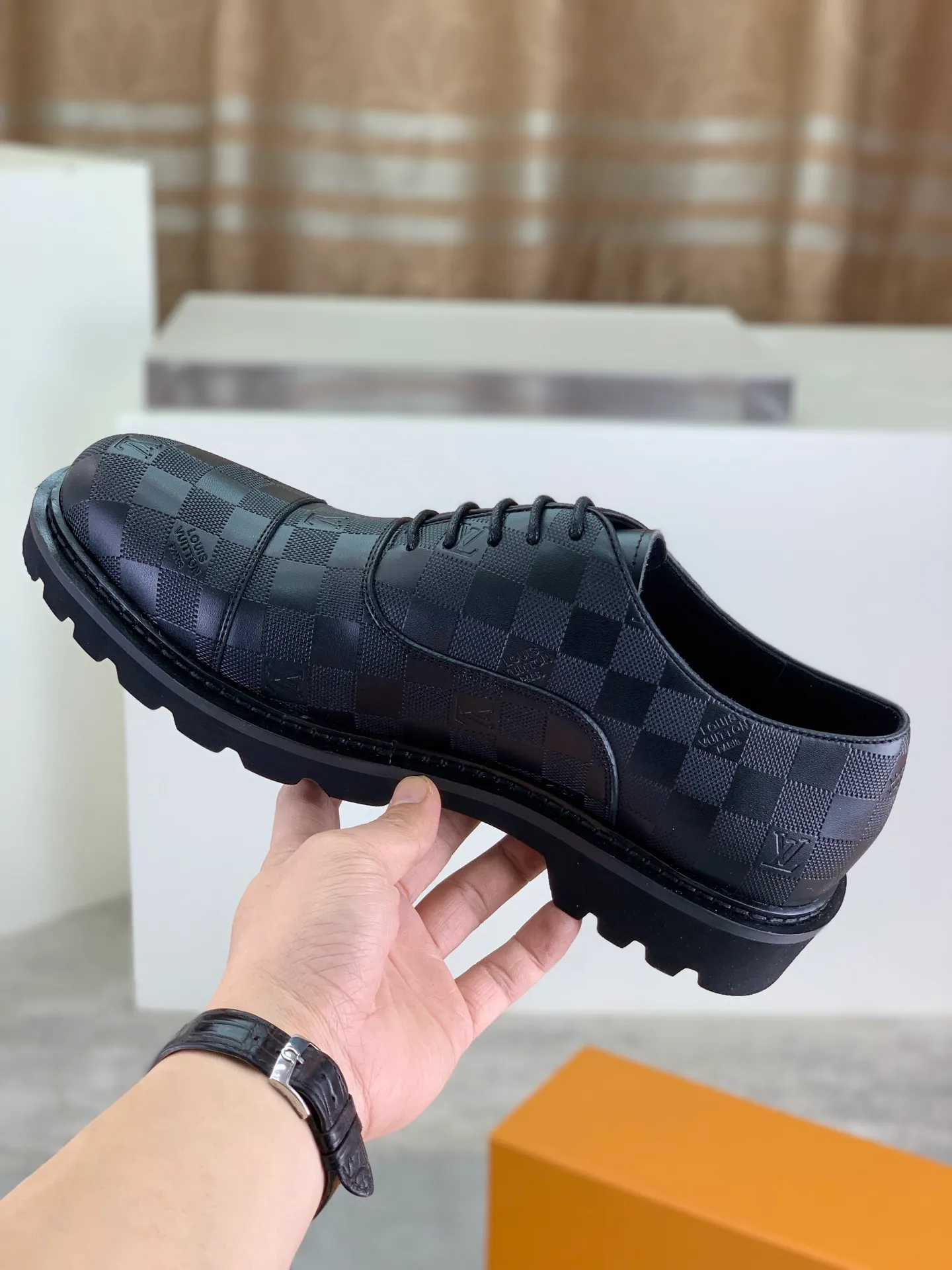 Factory price P820 💎💎💎Top version LOUIS VUITTON [Louis Vuitton] - LV men's business casual leather shoes, luxurious and noble 👞All imported original cowhide, just to create a more comfortable wearing experience, upper: original high-end calfskin➕Imported soft cowhide lining, original lightweight foam outsole✔️Color: 3️⃣colors available Size: 39-44 (38.45 46 can be customized (non-returnable)
